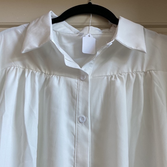 White blouse - Picture 3 of 4